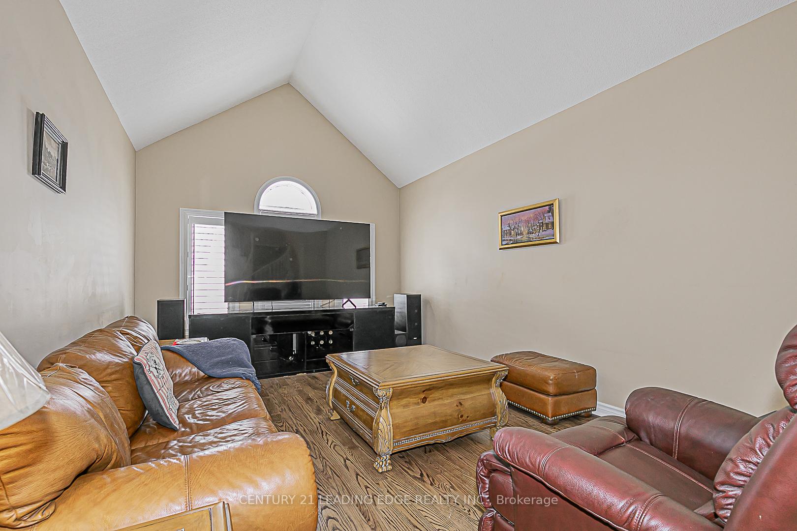 Photo 13 of 30 Wigston Court, Whitby, Rolling Acres — HOMEH