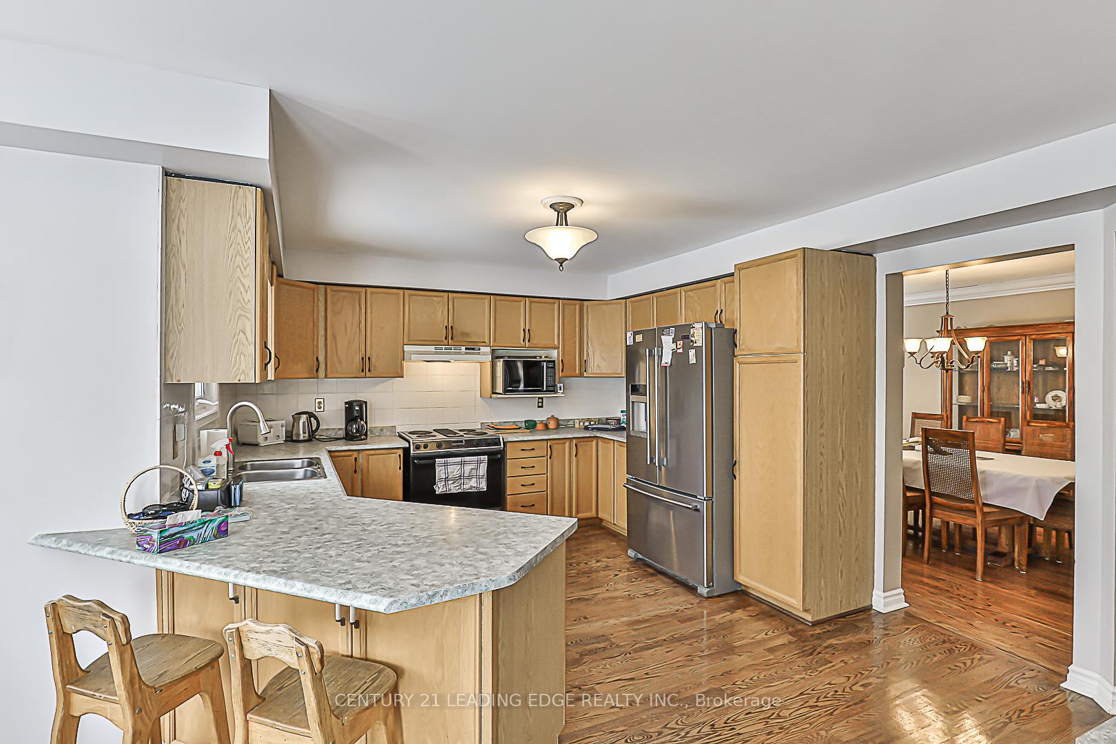 Photo 3 of 30 Wigston Court, Whitby, Rolling Acres — HOMEH