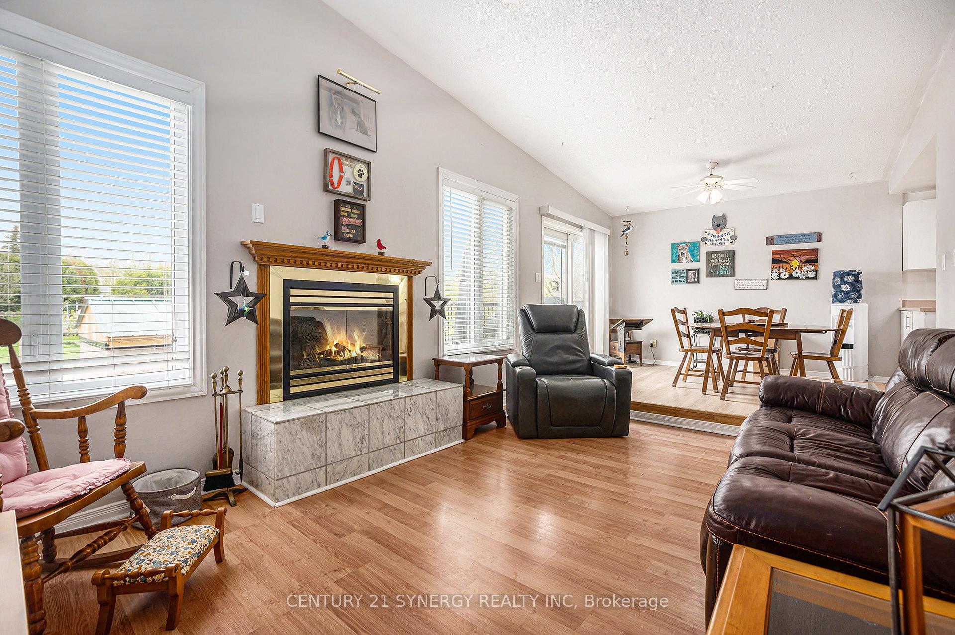 Photo 2 of 47 Fringewood Drive, Ottawa, Fringewood — HOMEH