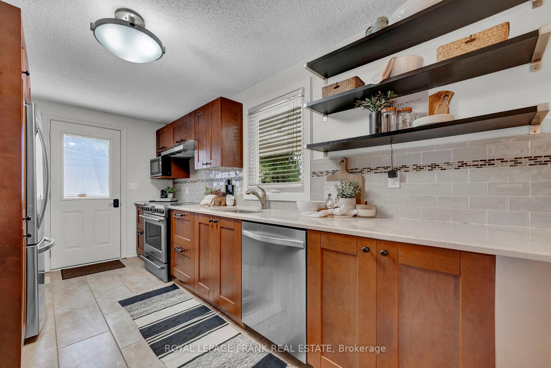 Photo 10 of 26 Pineridge Crescent, Clarington, Newcastle — HOMEH