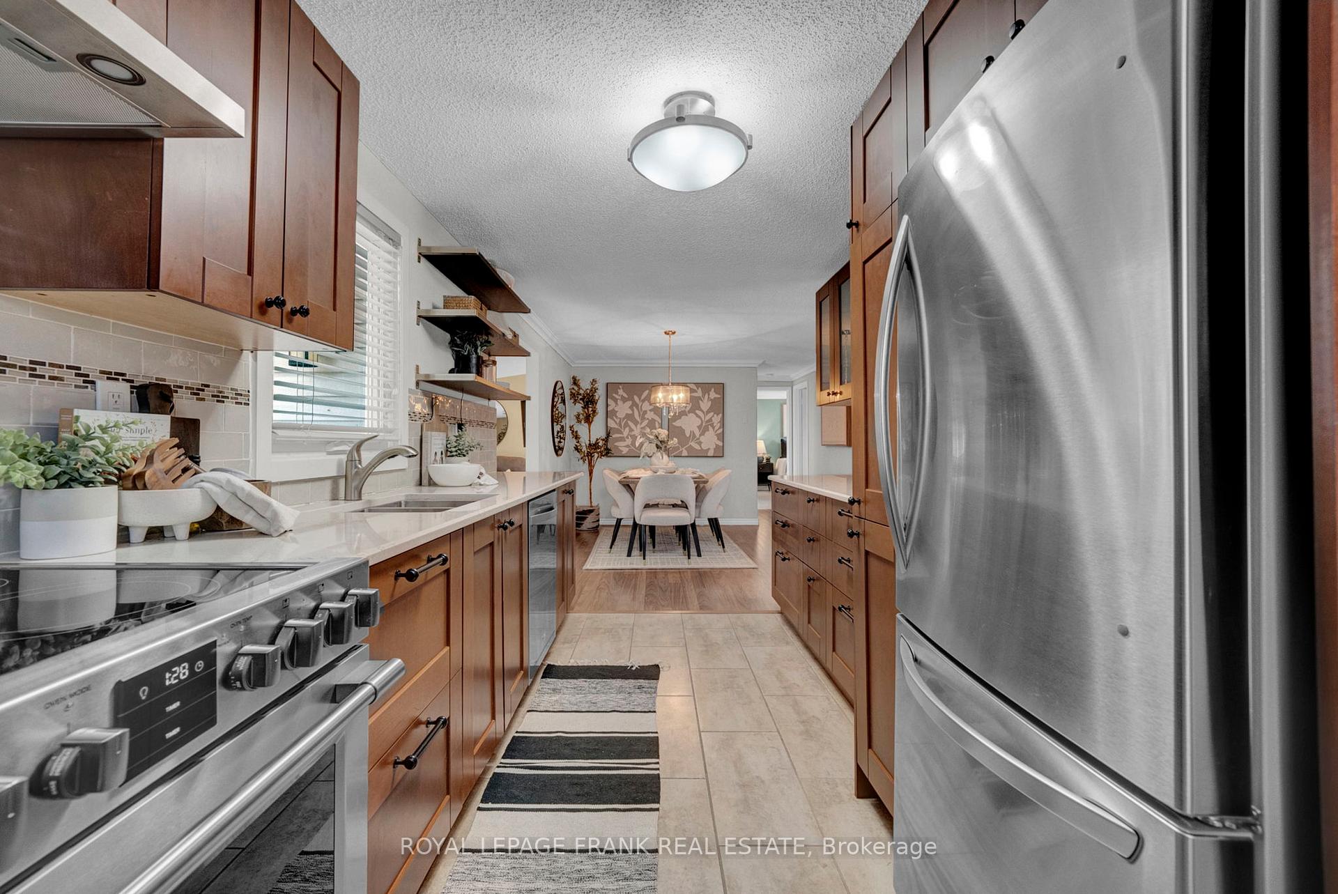 Photo 13 of 26 Pineridge Crescent, Clarington, Newcastle — HOMEH