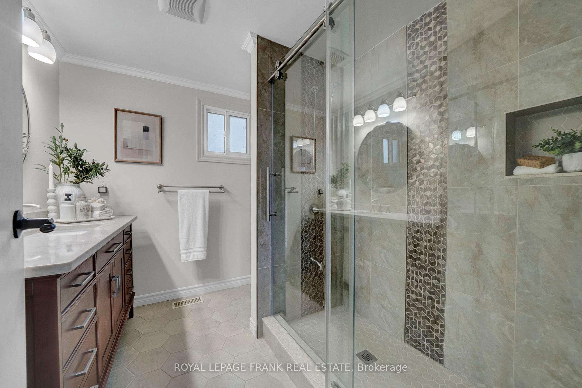 Photo 23 of 26 Pineridge Crescent, Clarington, Newcastle — HOMEH