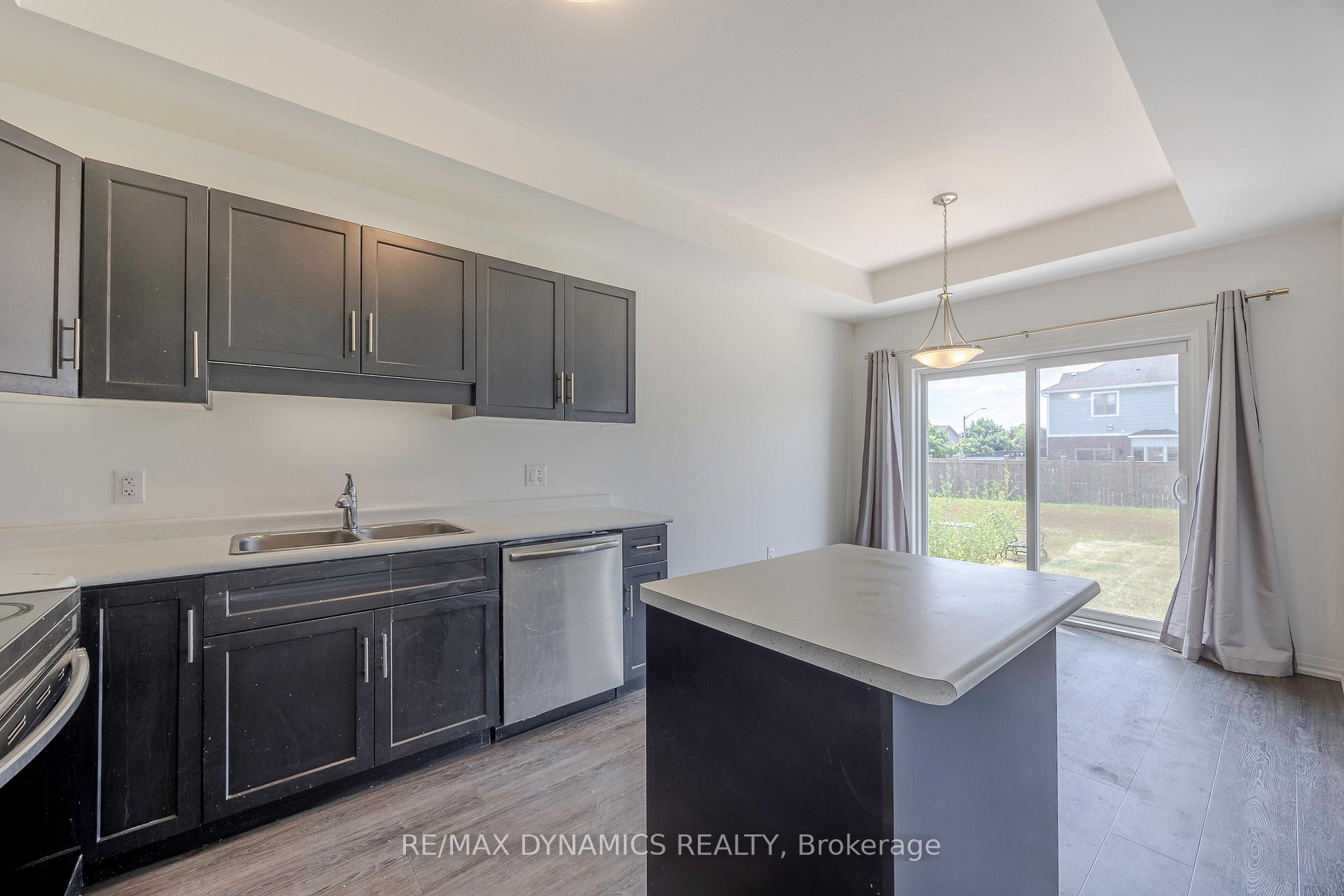 Photo 3 of 249 Bur Oak Drive, Thorold, Confederation Heights — HOMEH