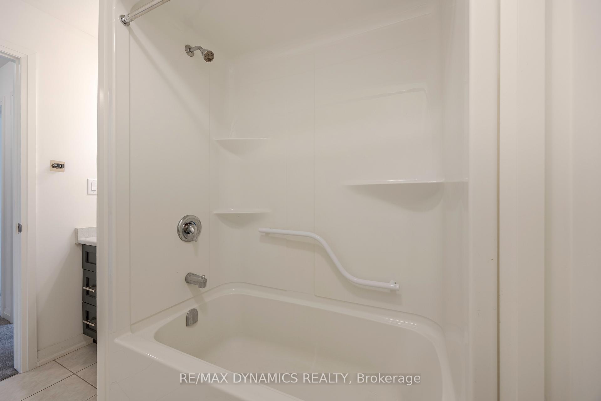 Photo 23 of 249 Bur Oak Drive, Thorold, Confederation Heights — HOMEH