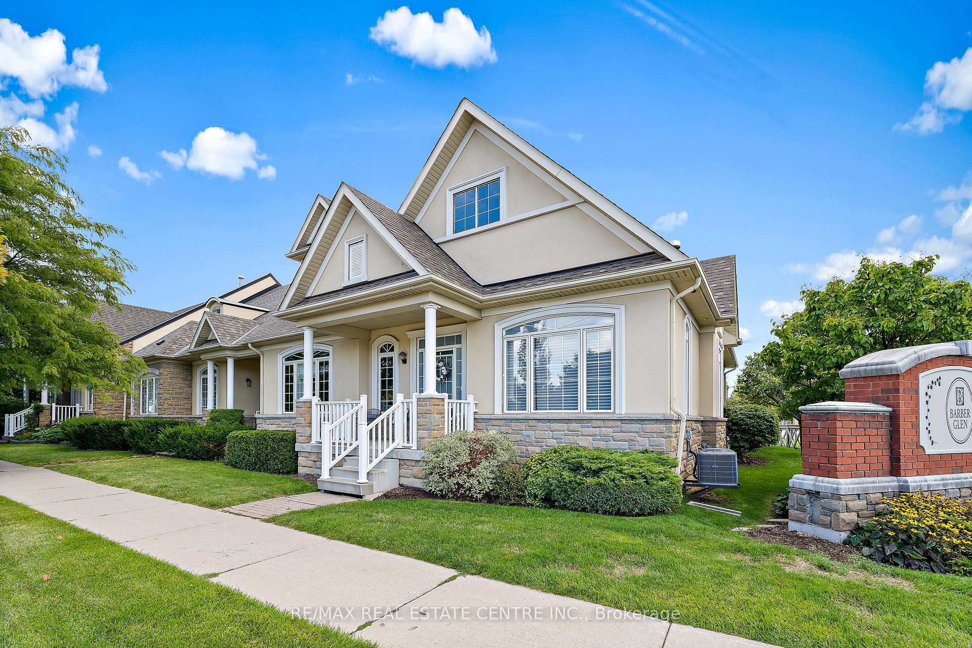 Photo 2 of 48 Garrison Square, Halton Hills, Georgetown — HOMEH