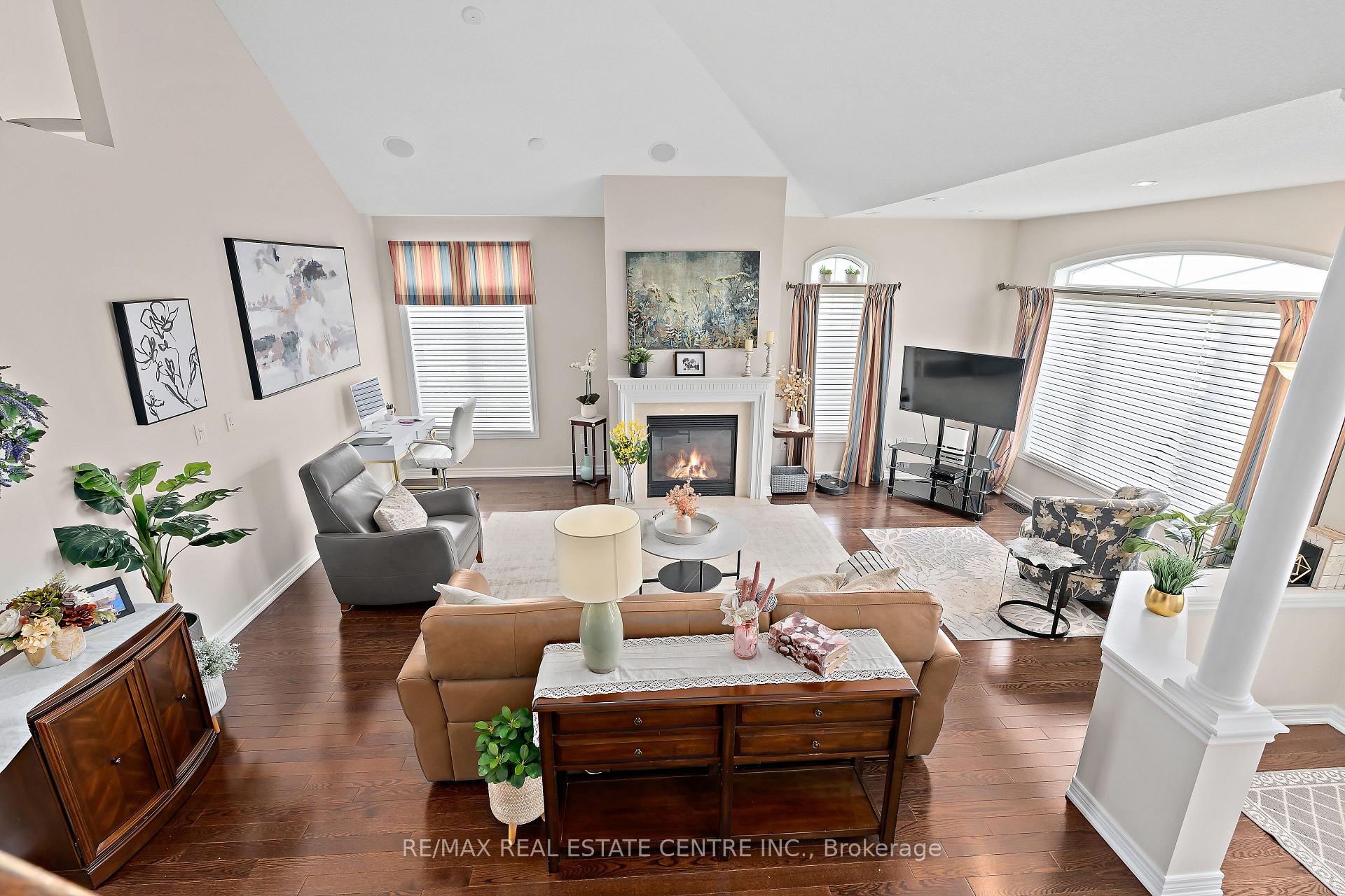 Photo 4 of 48 Garrison Square, Halton Hills, Georgetown — HOMEH