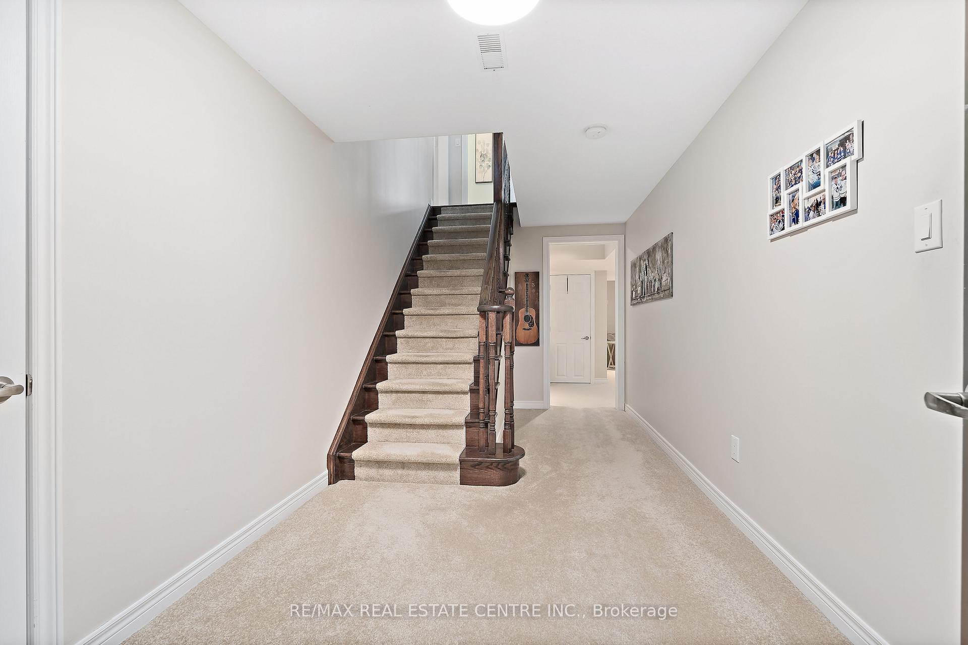 Photo 23 of 48 Garrison Square, Halton Hills, Georgetown — HOMEH