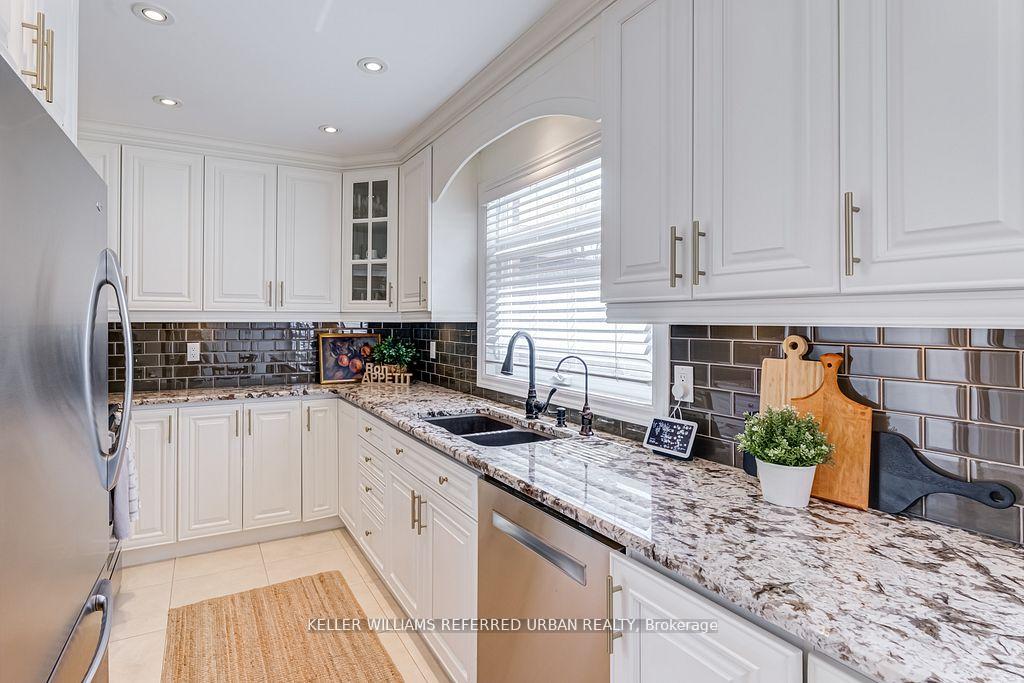 Photo 19 of 105 White Pine Crescent, Pickering, Highbush — HOMEH