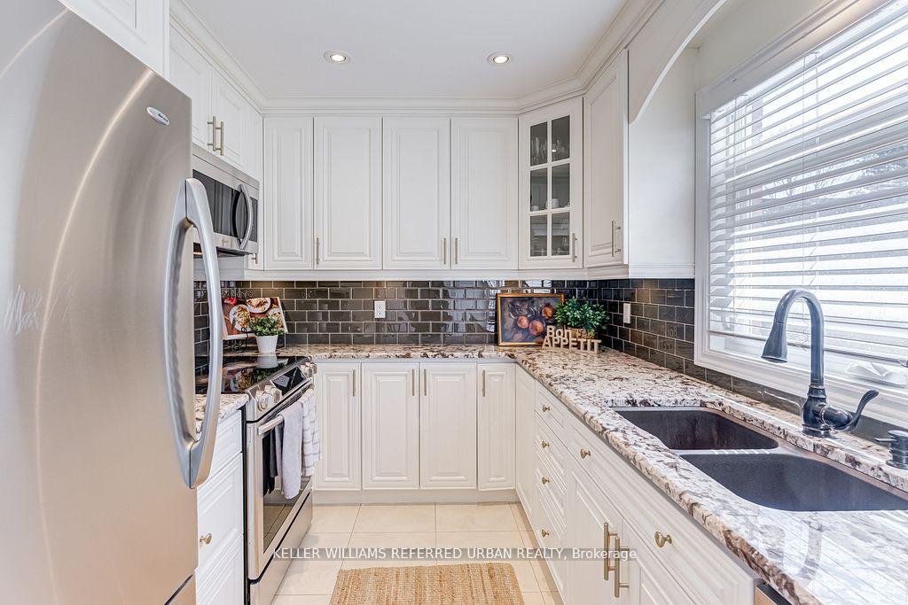 Photo 14 of 105 White Pine Crescent, Pickering, Highbush — HOMEH