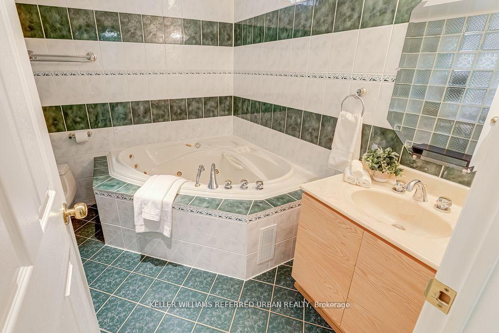 Photo 36 of 105 White Pine Crescent, Pickering, Highbush — HOMEH