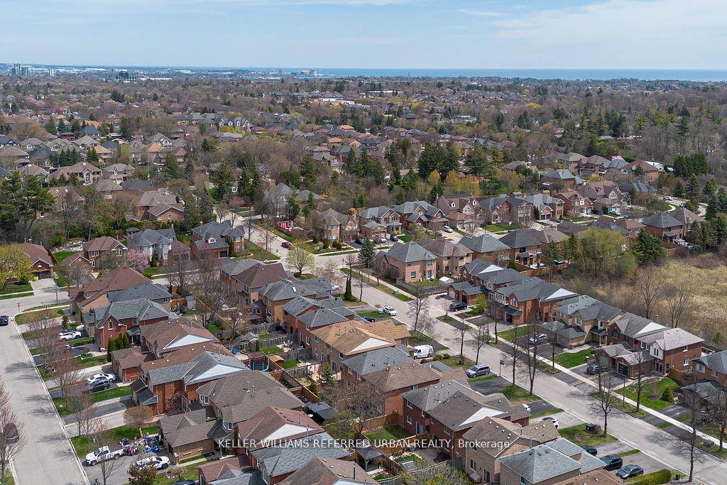 Photo 27 of 105 White Pine Crescent, Pickering, Highbush — HOMEH