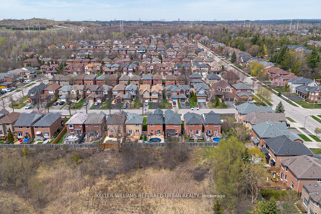 Photo 45 of 105 White Pine Crescent, Pickering, Highbush — HOMEH