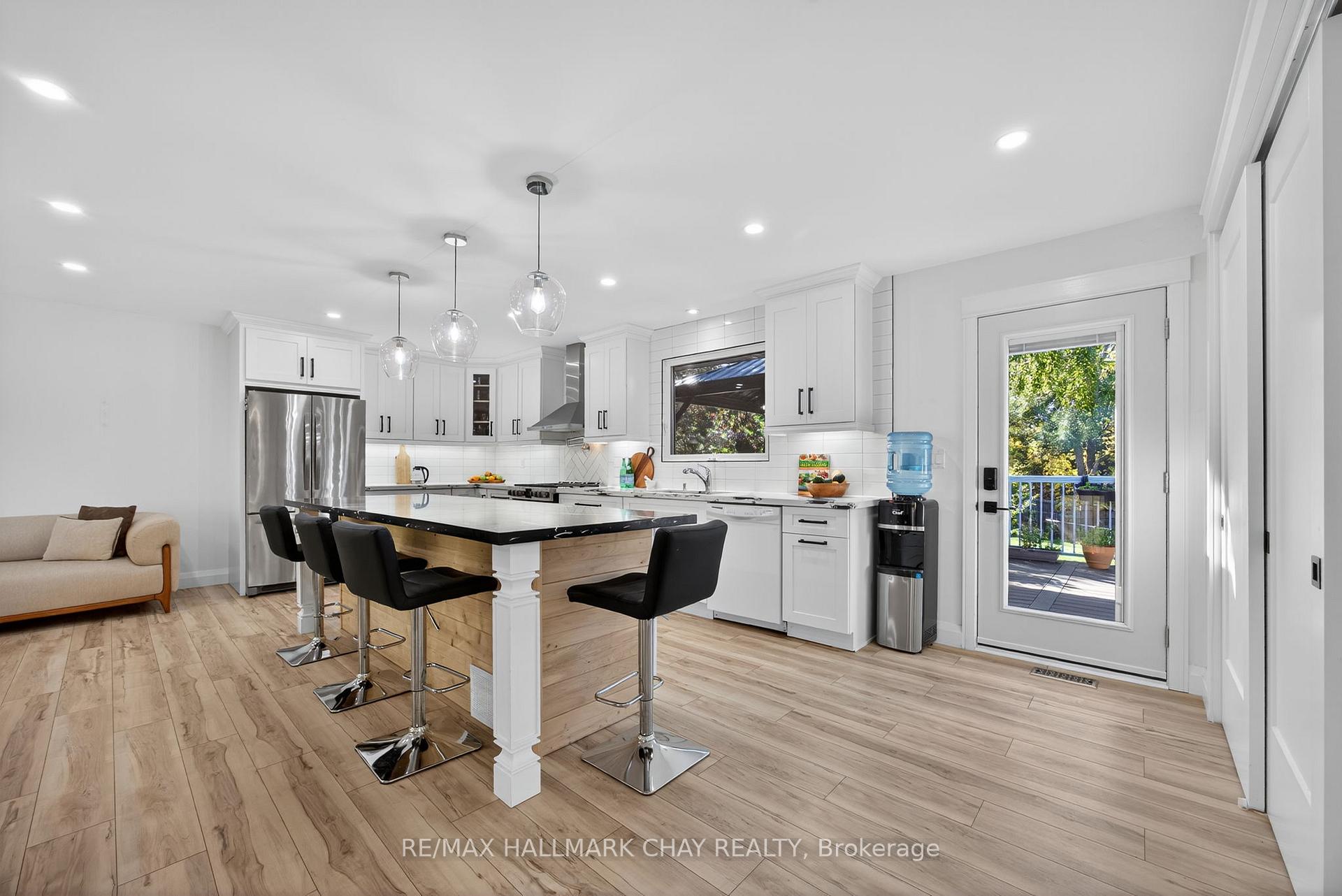 Photo 3 of 207 Merrett Drive, Barrie, Painswick North — HOMEH