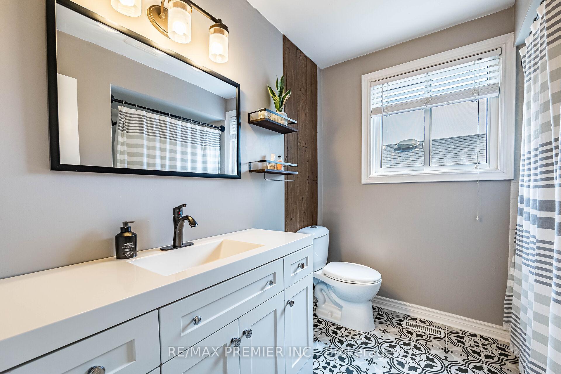 Photo 7 of 355 Hersey Crescent, Caledon, Bolton North — HOMEH