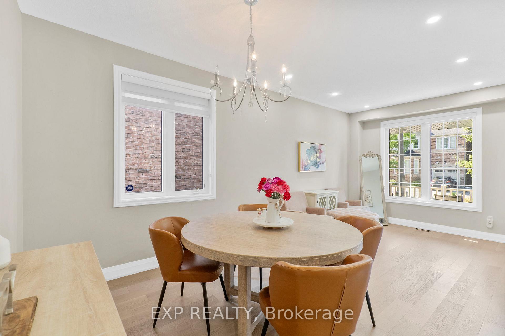 Photo 10 of 20 James Joyce Drive, Markham, Victoria Manor-Jennings Gate — HOMEH