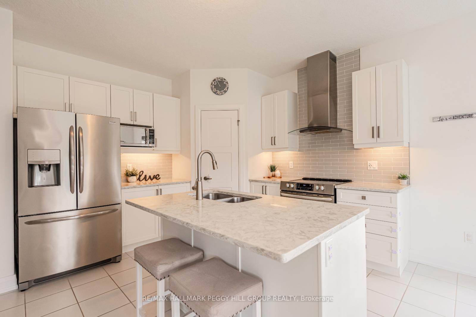 Photo 3 of 45 Pennell Drive, Barrie, Ardagh — HOMEH