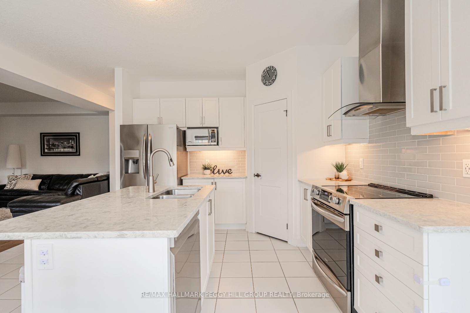 Photo 2 of 45 Pennell Drive, Barrie, Ardagh — HOMEH
