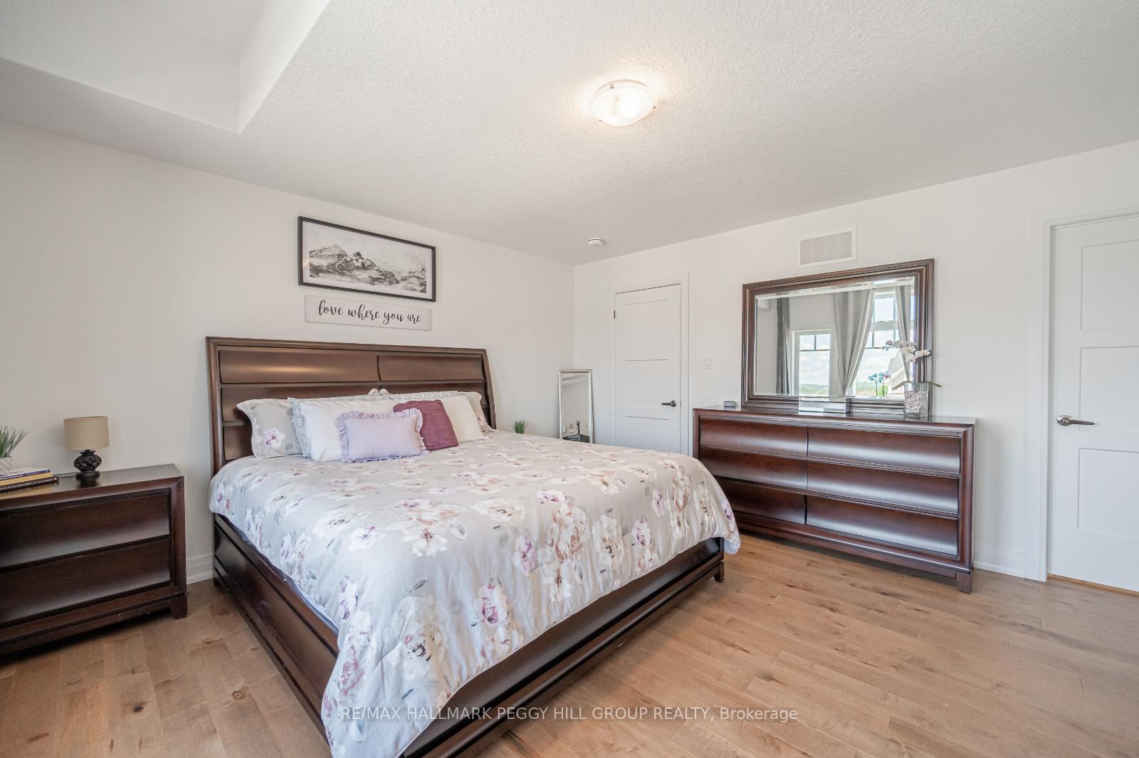 Photo 8 of 45 Pennell Drive, Barrie, Ardagh — HOMEH