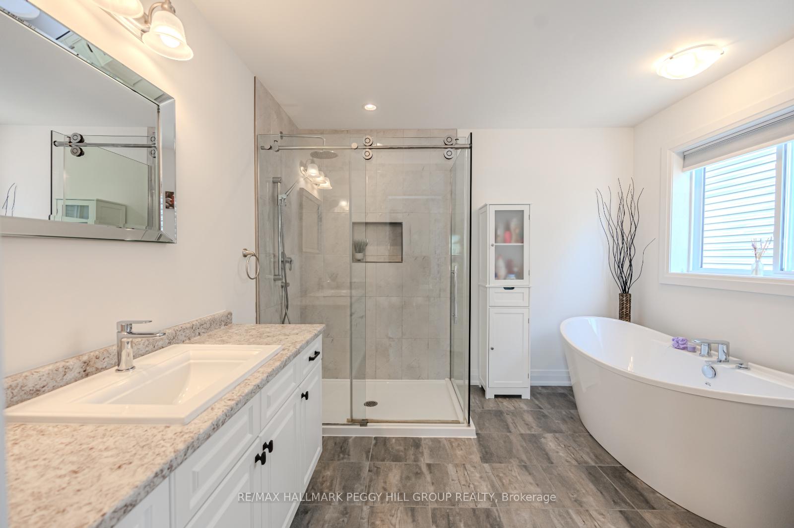 Photo 10 of 45 Pennell Drive, Barrie, Ardagh — HOMEH