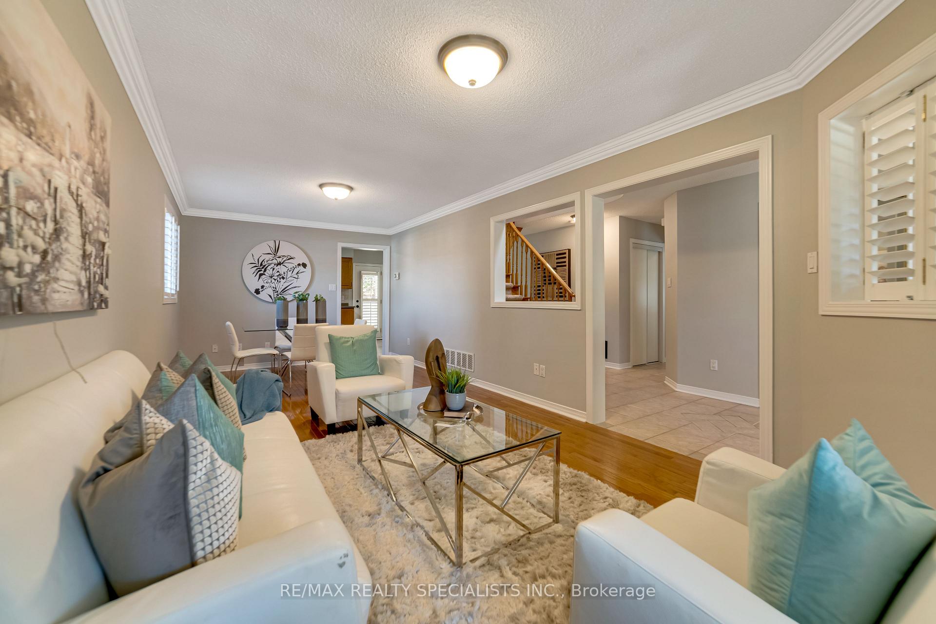 Photo 4 of 2 Torada Court, Brampton, Snelgrove — HOMEH