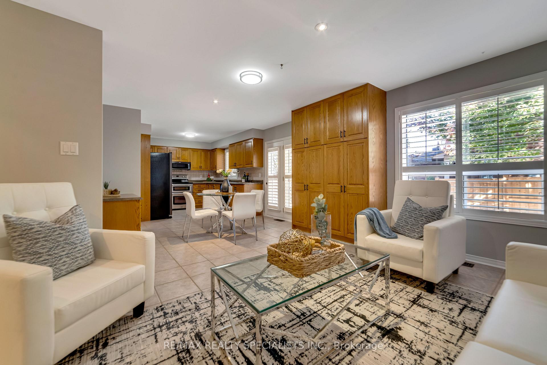 Photo 5 of 2 Torada Court, Brampton, Snelgrove — HOMEH