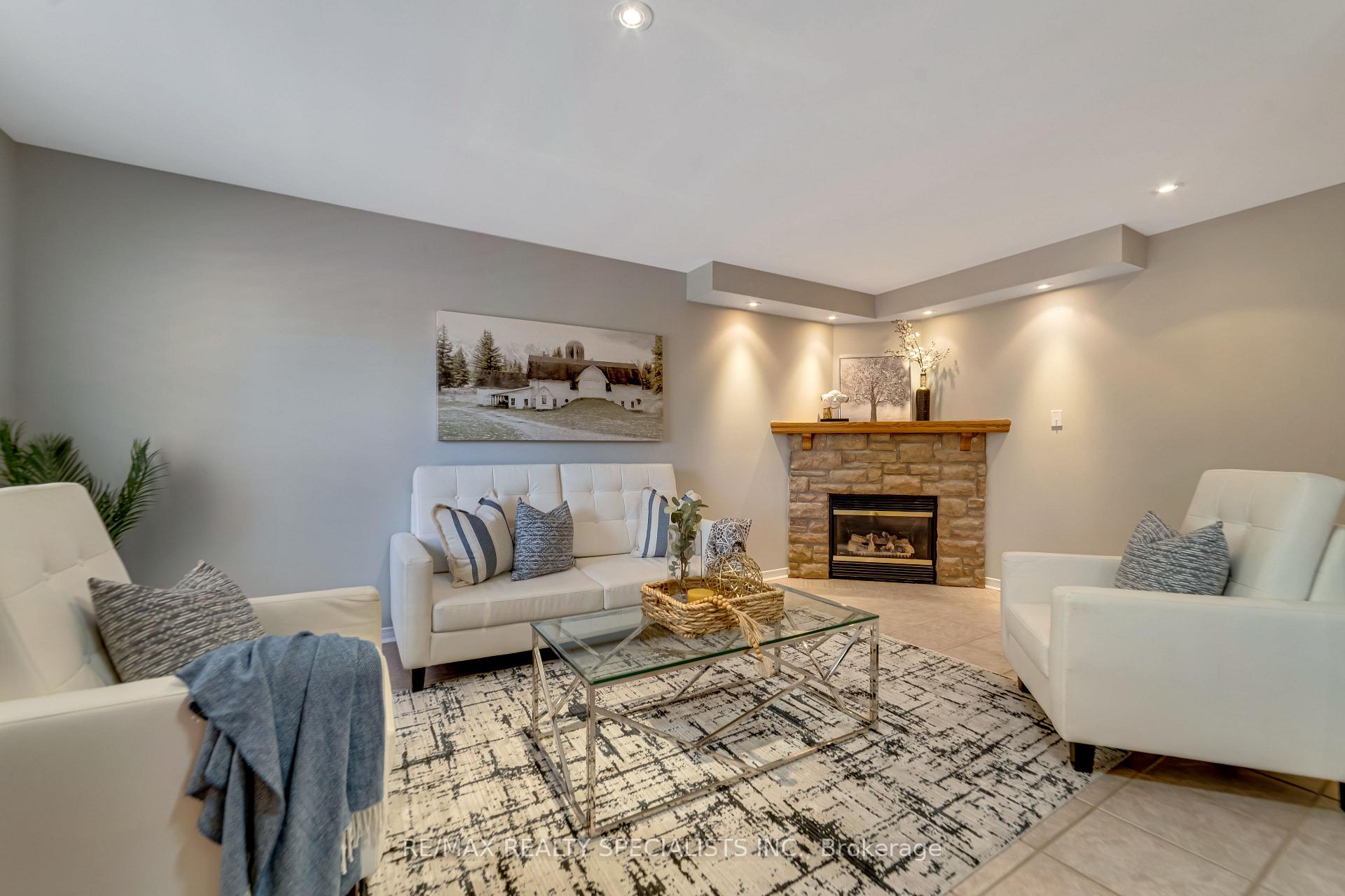 Photo 6 of 2 Torada Court, Brampton, Snelgrove — HOMEH