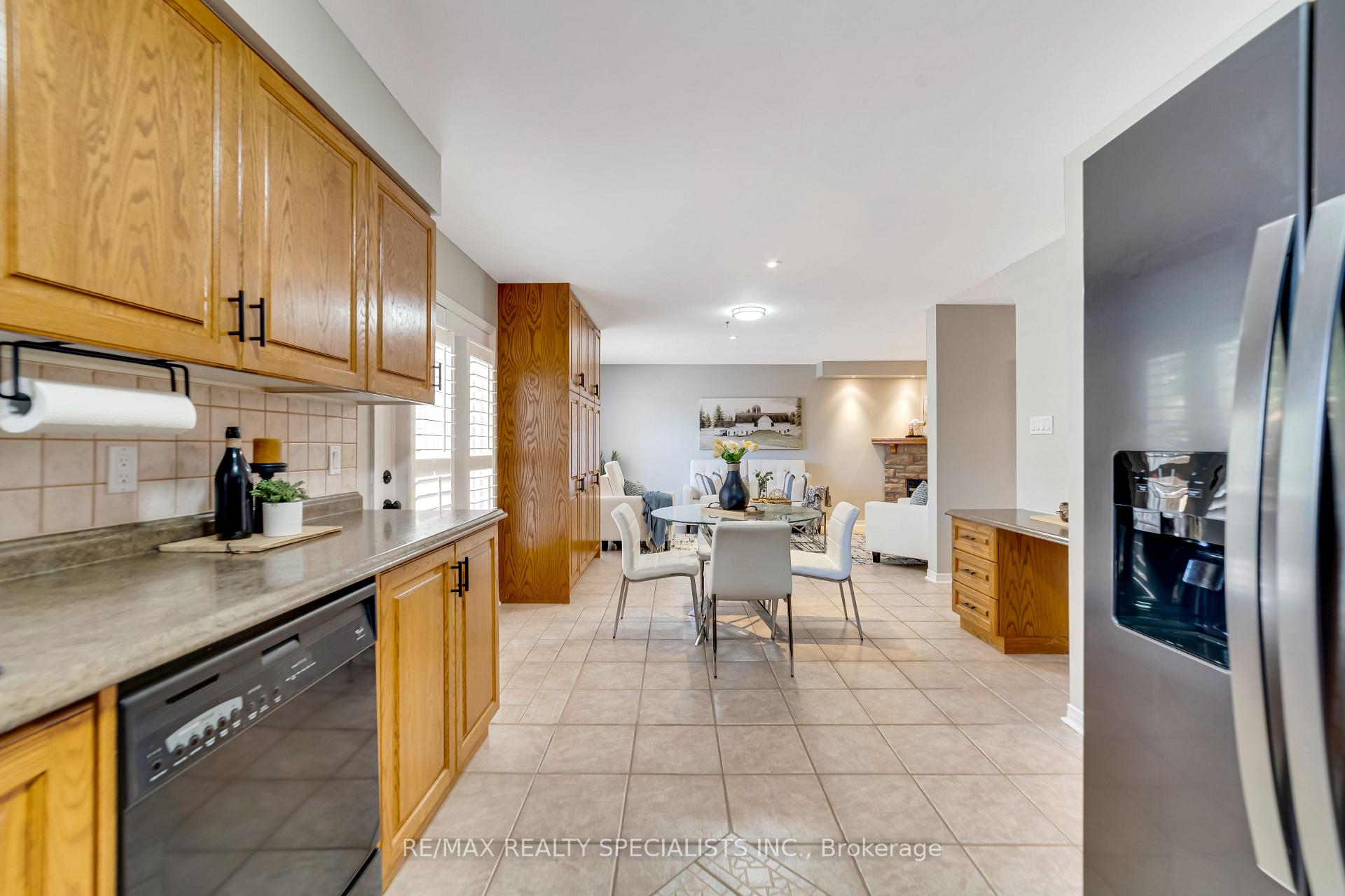 Photo 9 of 2 Torada Court, Brampton, Snelgrove — HOMEH
