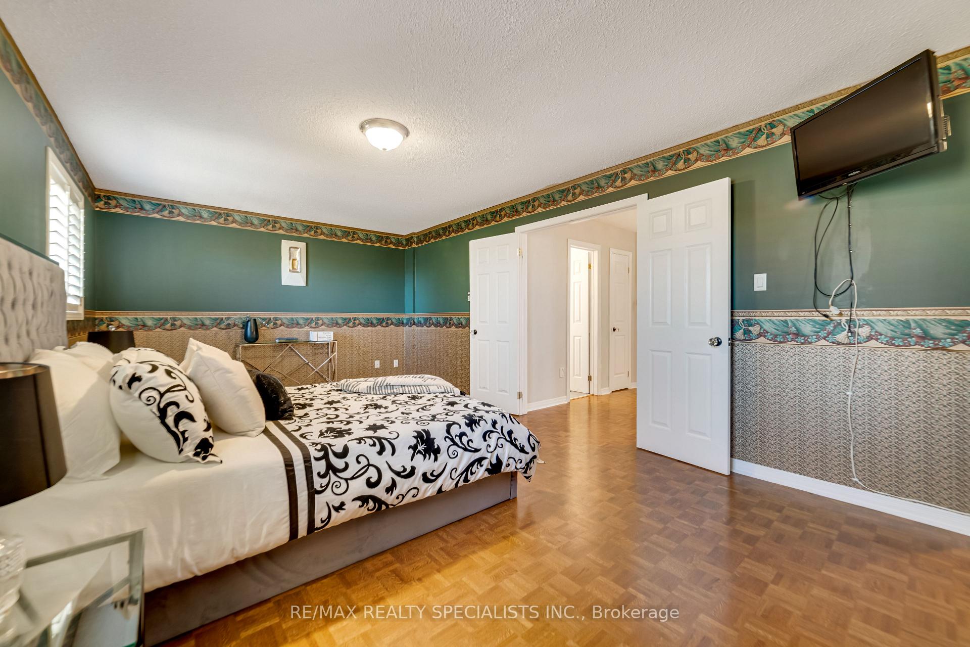 Photo 12 of 2 Torada Court, Brampton, Snelgrove — HOMEH