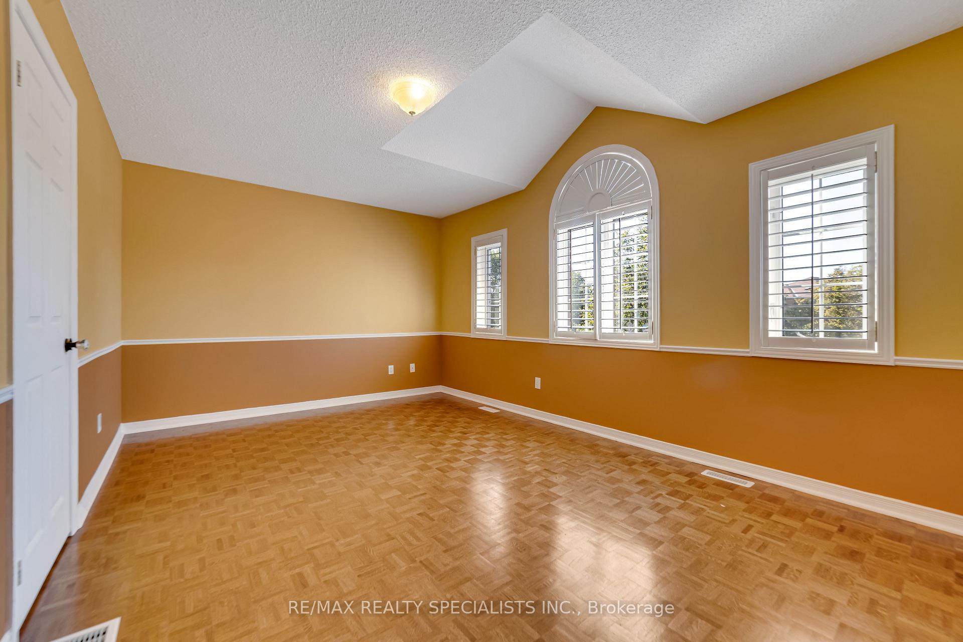 Photo 21 of 2 Torada Court, Brampton, Snelgrove — HOMEH