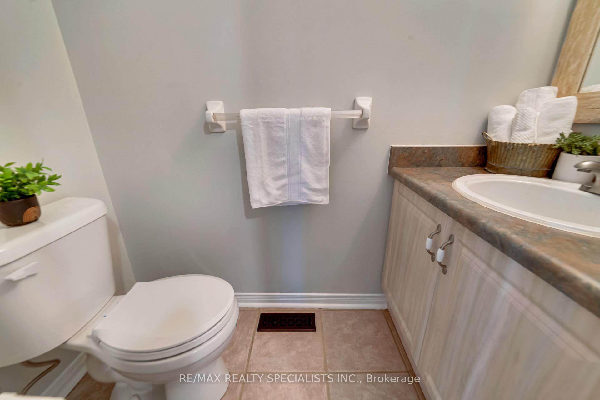 Photo 37 of 2 Torada Court, Brampton, Snelgrove — HOMEH
