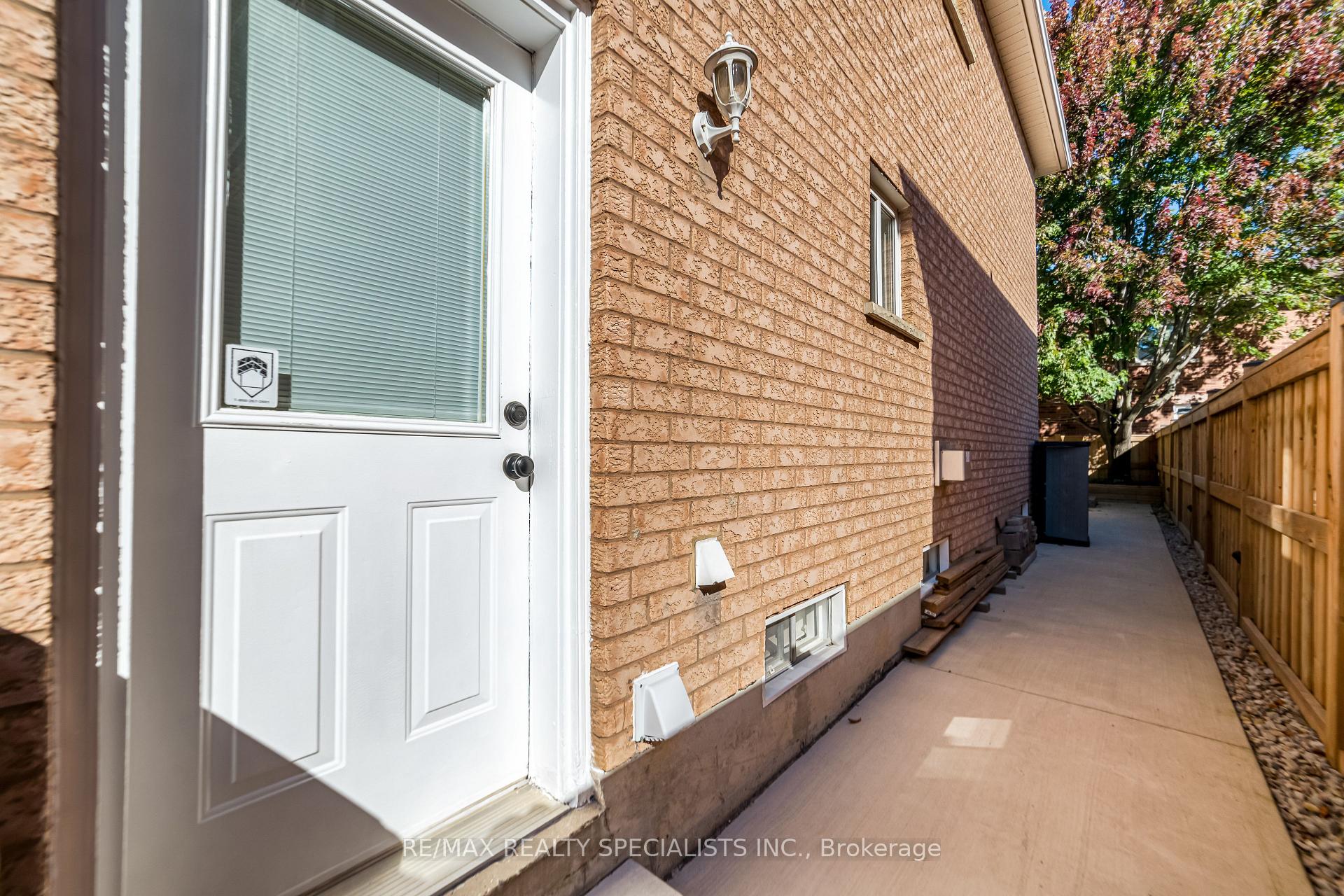 Photo 44 of 2 Torada Court, Brampton, Snelgrove — HOMEH
