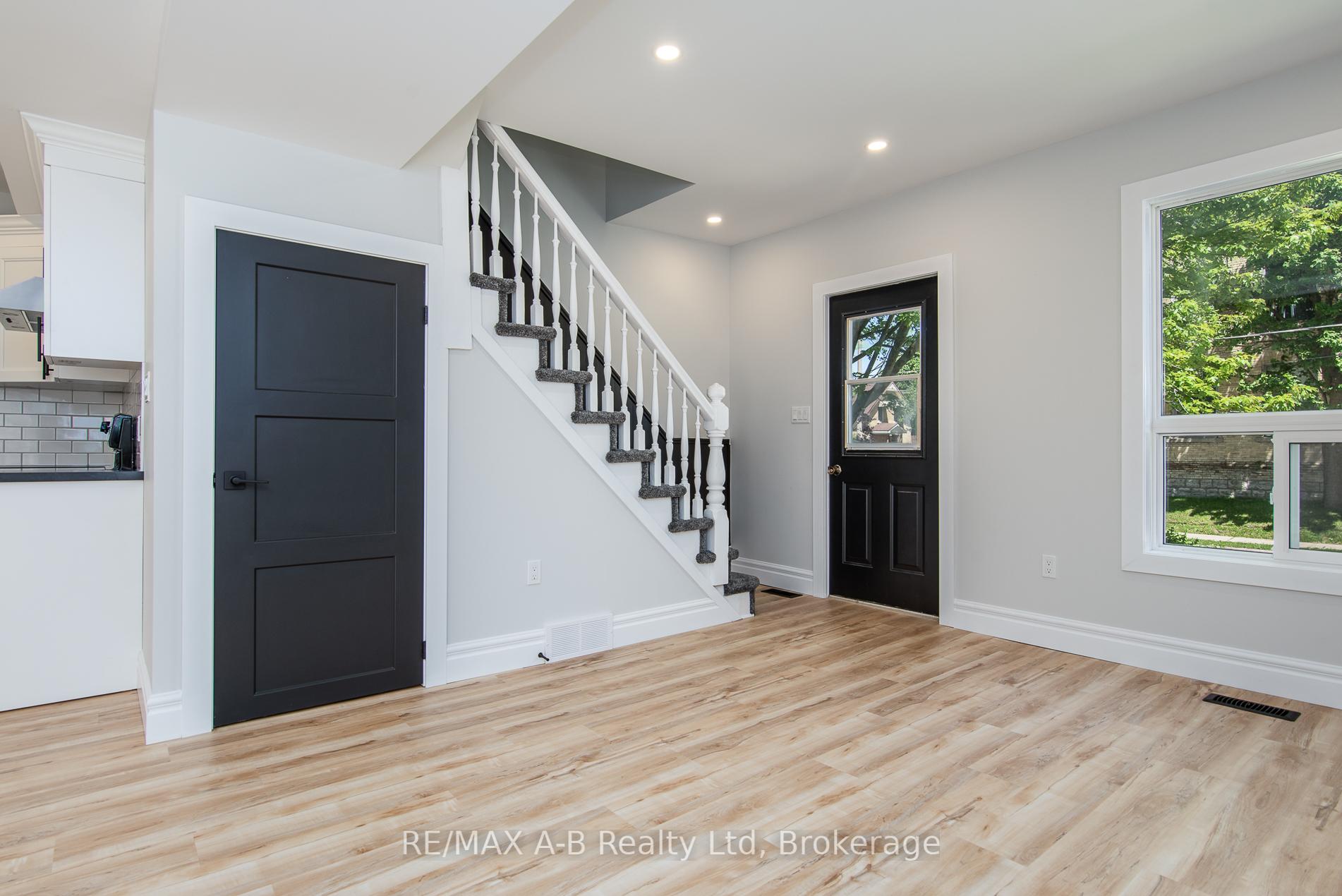Photo 9 of 124 King Street, Stratford — HOMEH