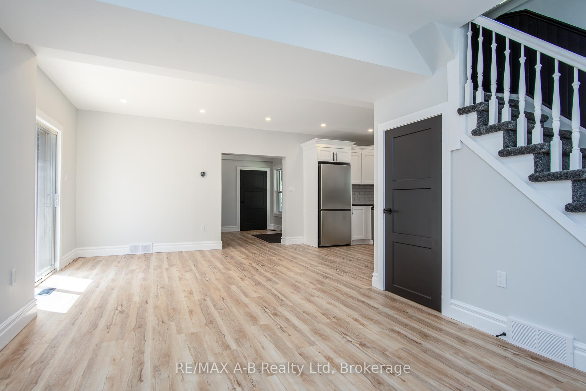 Photo 4 of 124 King Street, Stratford — HOMEH