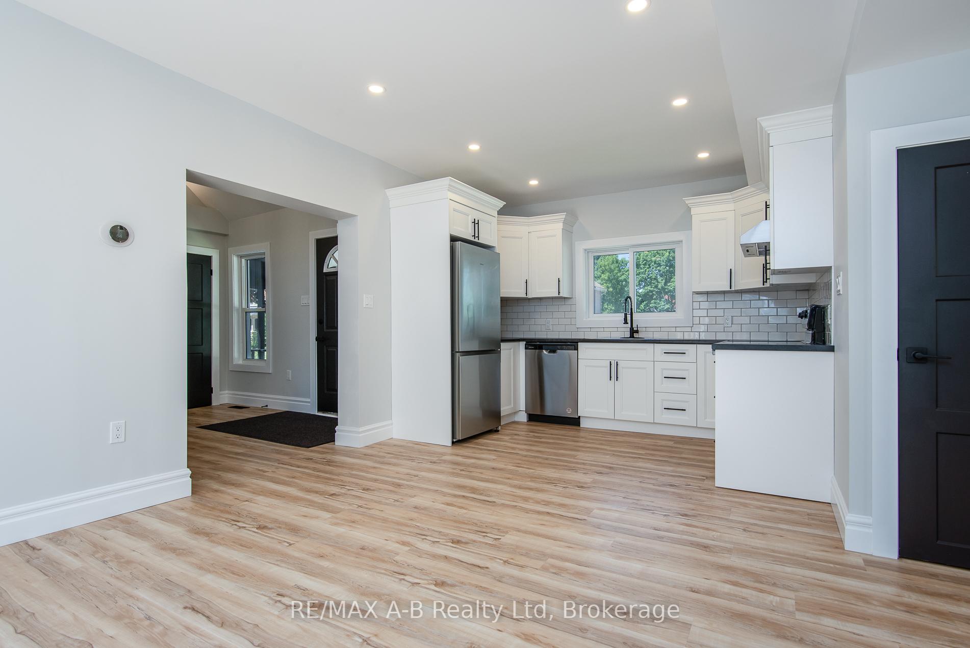 Photo 16 of 124 King Street, Stratford — HOMEH