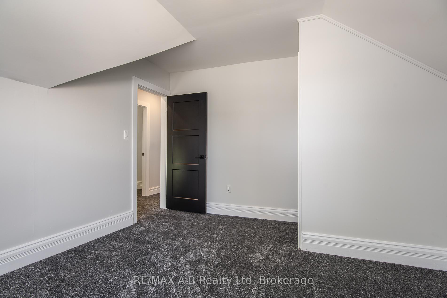 Photo 25 of 124 King Street, Stratford — HOMEH