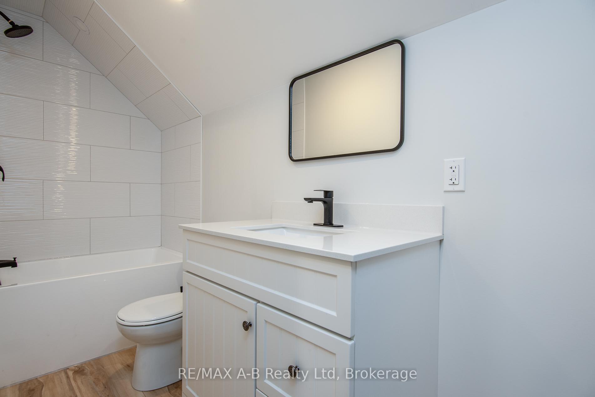 Photo 26 of 124 King Street, Stratford — HOMEH