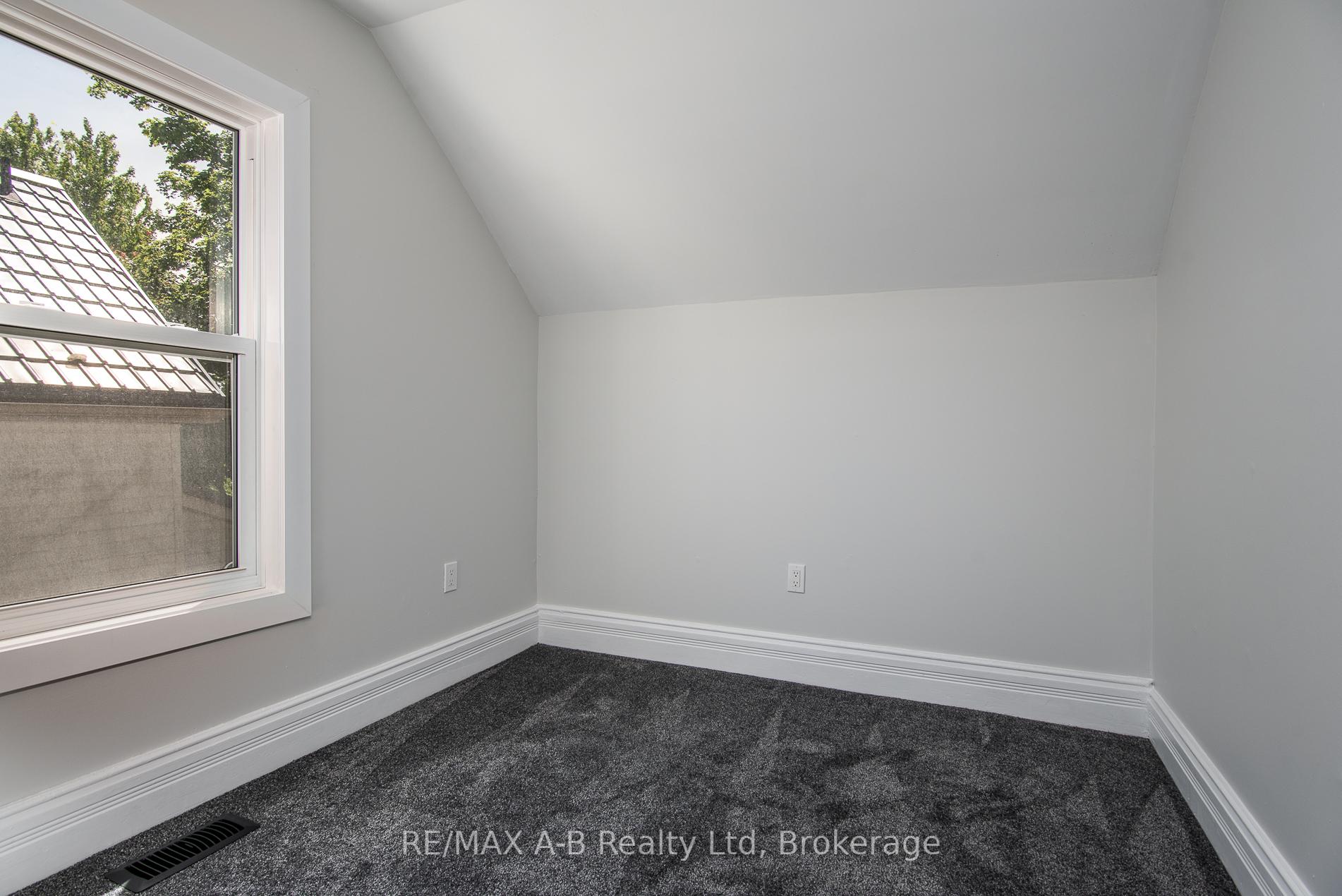 Photo 27 of 124 King Street, Stratford — HOMEH