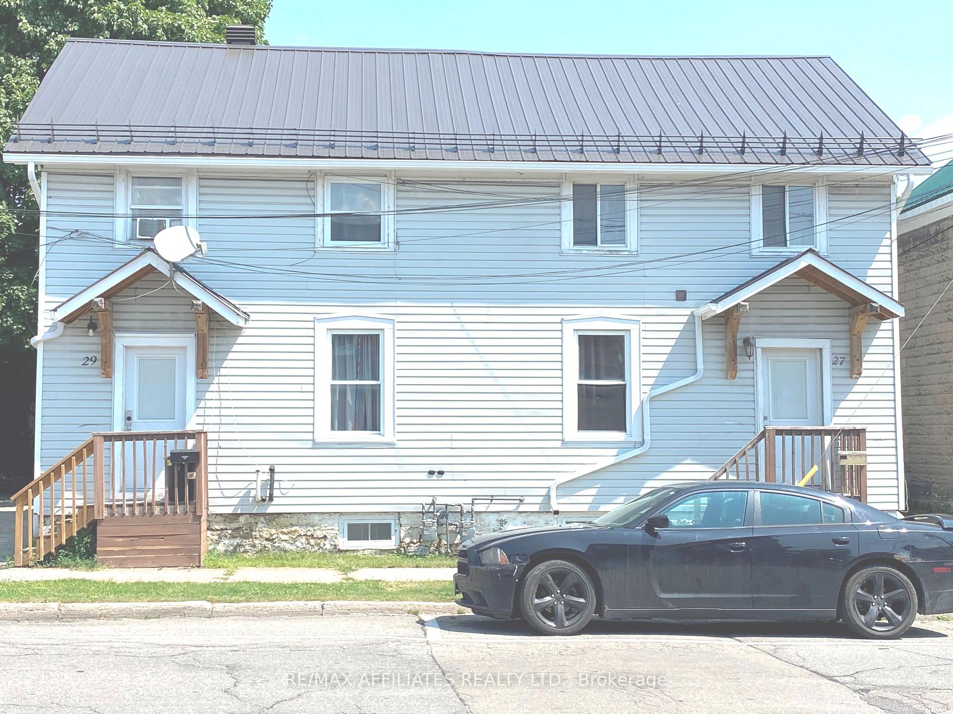 Front of Unit 27A, 27B, 29A, 29B, 27-29 Market Street N
