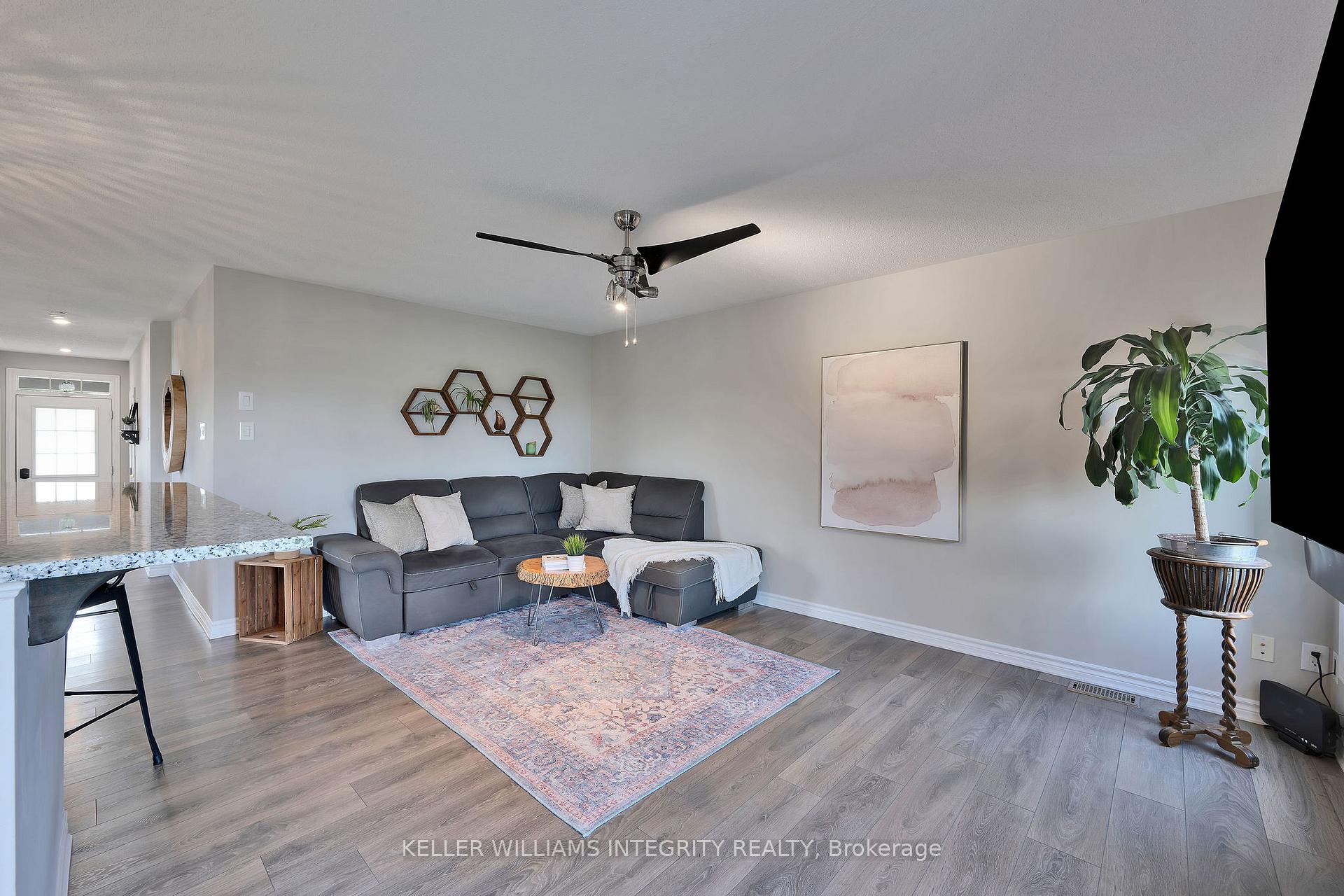 Photo 4 of 332 Astelia Crescent, Ottawa, Stittsville (North) — HOMEH