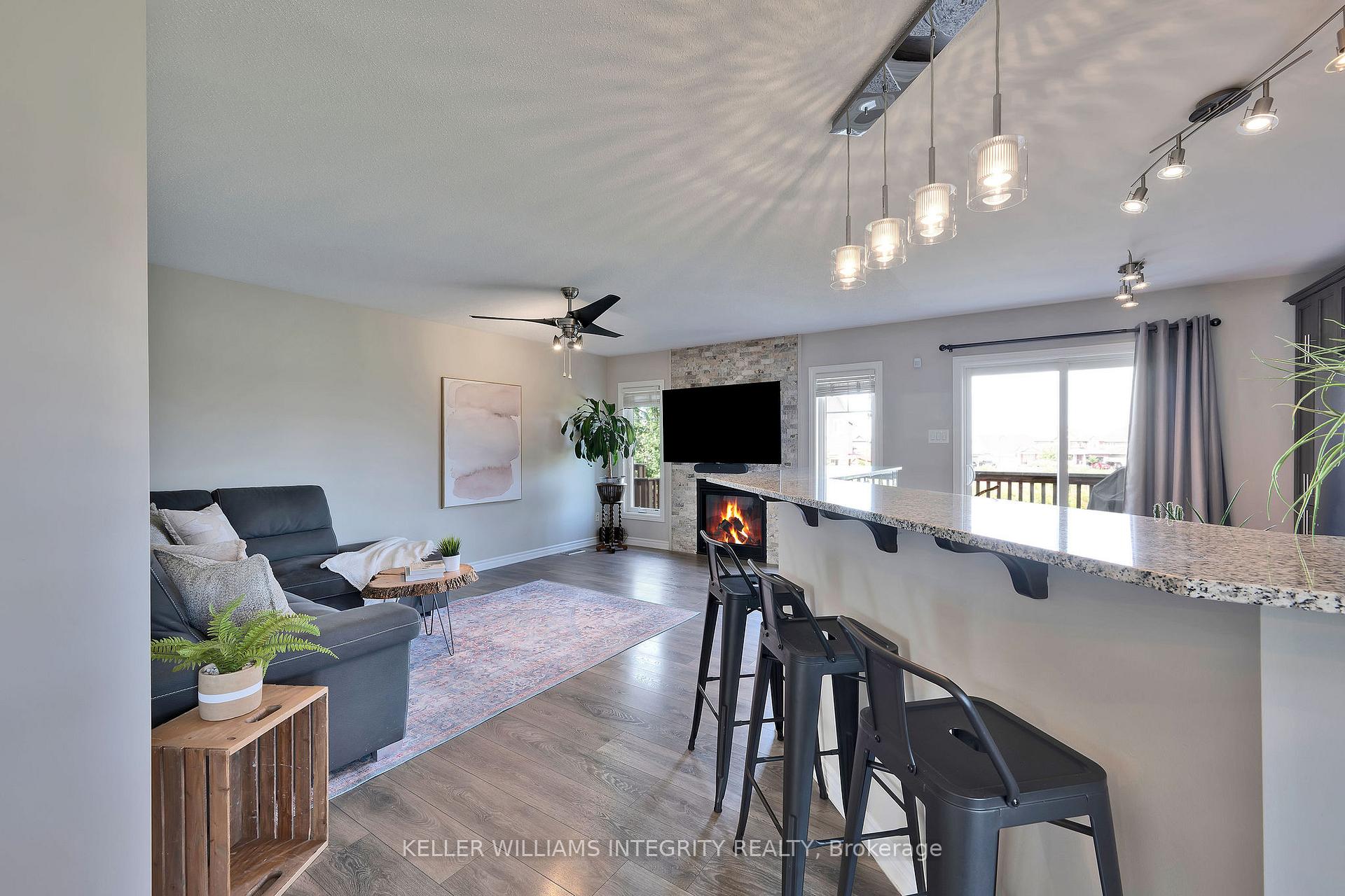 Photo 3 of 332 Astelia Crescent, Ottawa, Stittsville (North) — HOMEH