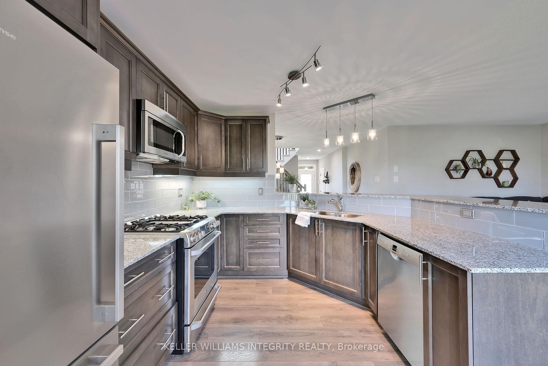 Photo 2 of 332 Astelia Crescent, Ottawa, Stittsville (North) — HOMEH
