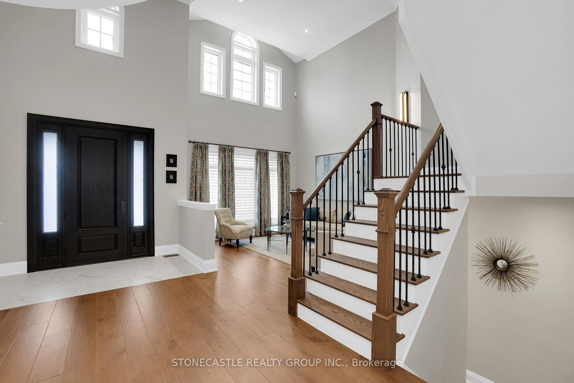 Photo 4 of 113 Rota Crescent, Vaughan, Sonoma Heights — HOMEH