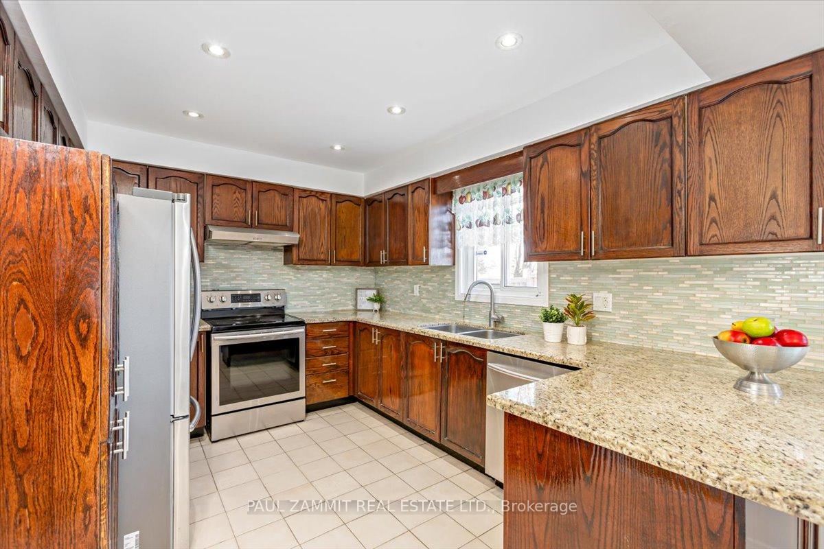 Photo 6 of 16 Parklawn Crescent, Markham, Thornlea — HOMEH