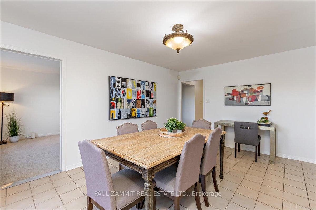 Photo 3 of 16 Parklawn Crescent, Markham, Thornlea — HOMEH