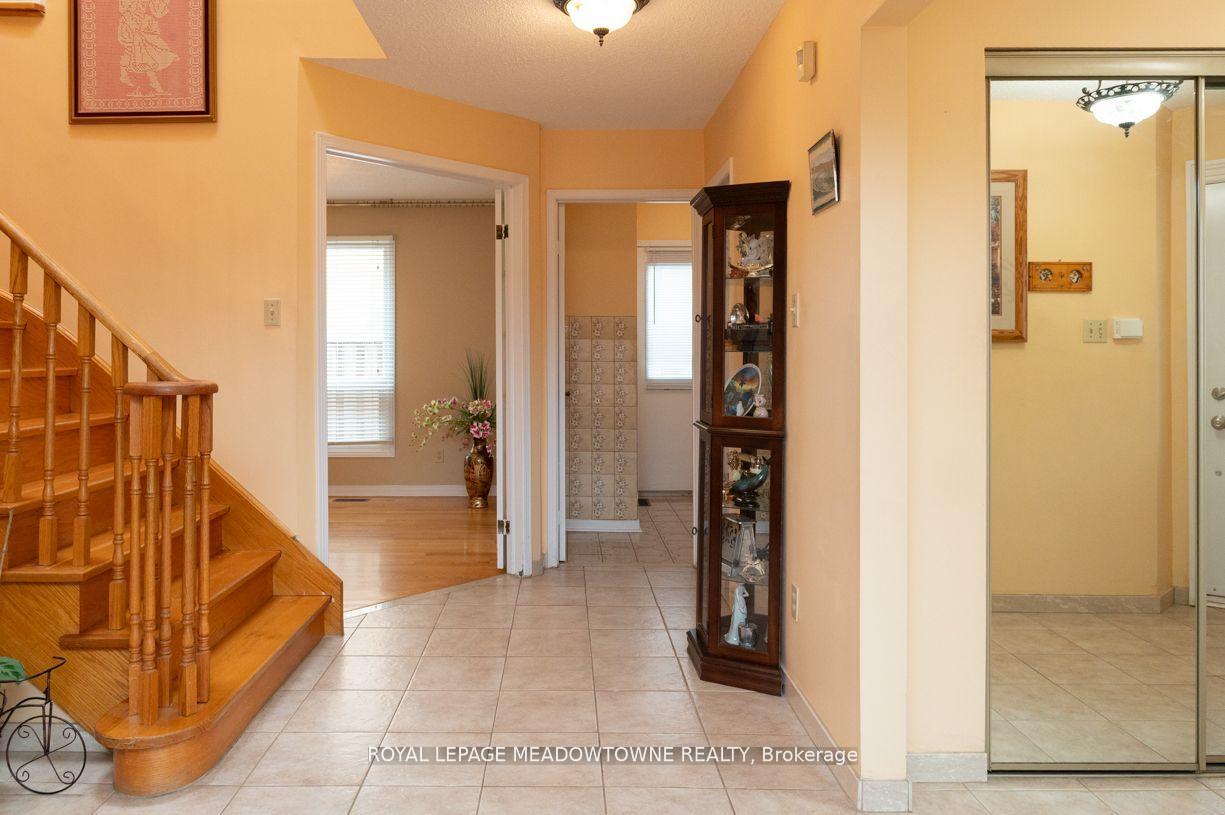 Photo 2 of 136 Harvest Moon Drive, Markham, Milliken Mills West — HOMEH