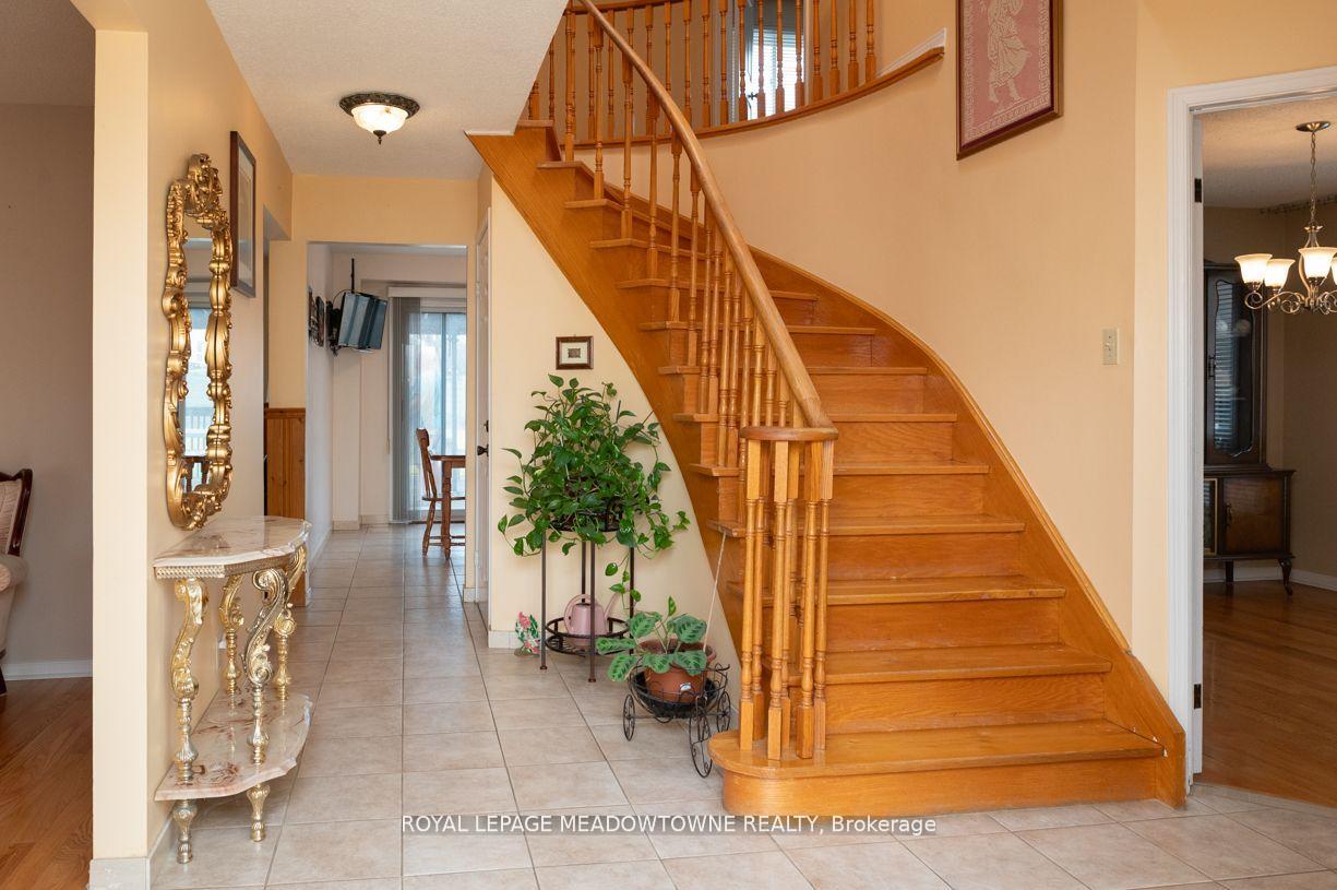 Photo 9 of 136 Harvest Moon Drive, Markham, Milliken Mills West — HOMEH