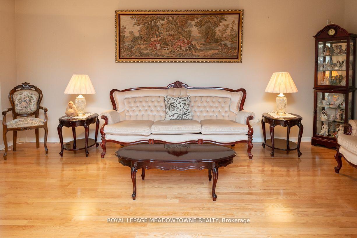 Photo 4 of 136 Harvest Moon Drive, Markham, Milliken Mills West — HOMEH