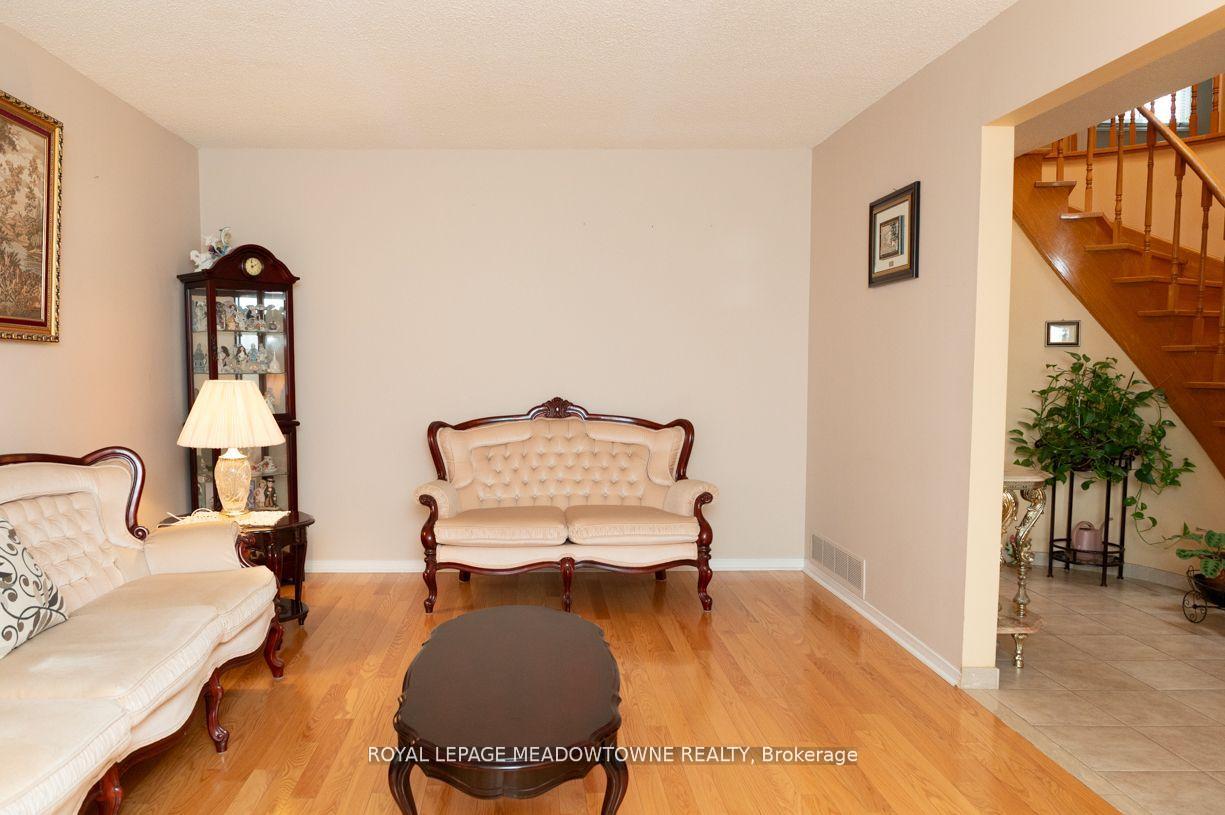 Photo 5 of 136 Harvest Moon Drive, Markham, Milliken Mills West — HOMEH