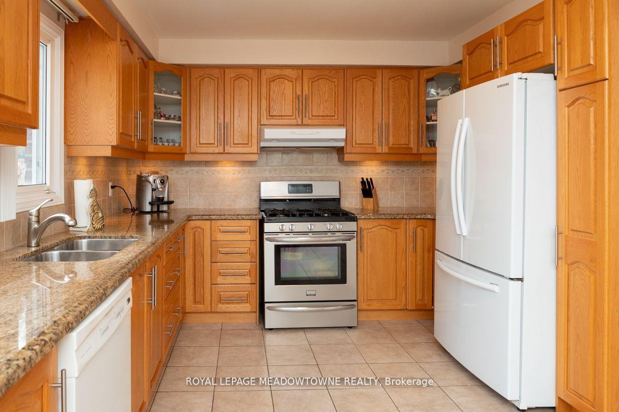 Photo 18 of 136 Harvest Moon Drive, Markham, Milliken Mills West — HOMEH