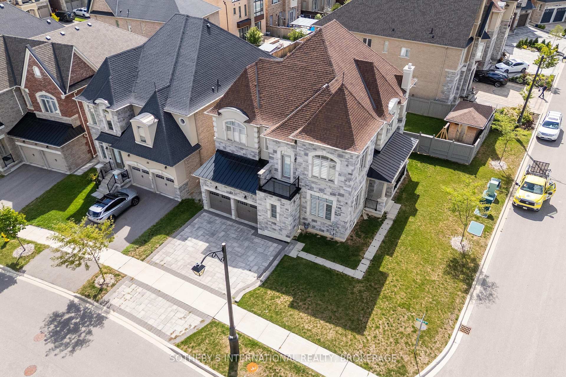 Photo 2 of 33 Conger Street, Vaughan, Maple — HOMEH
